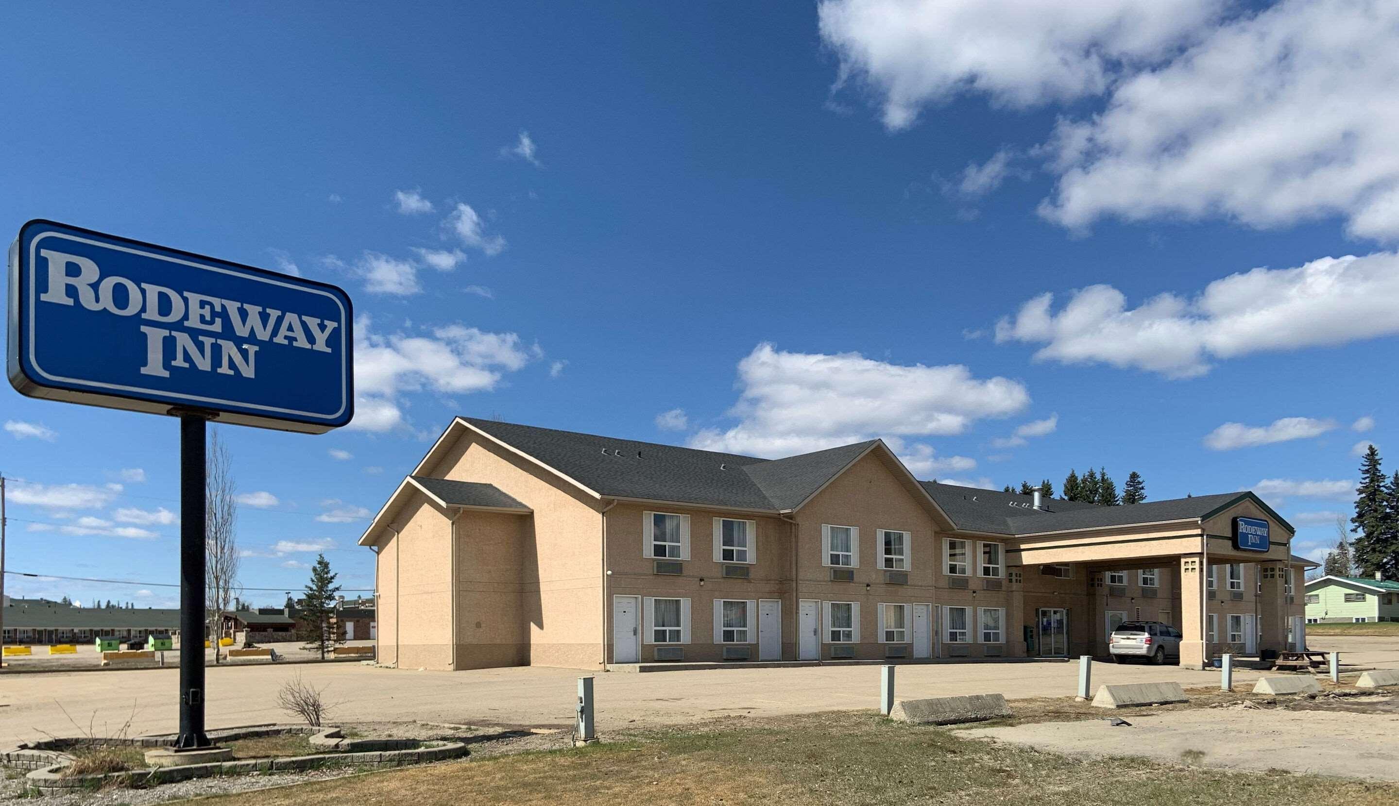 Sky Palace Inn & Suites By Jasper Beeville Extérieur photo