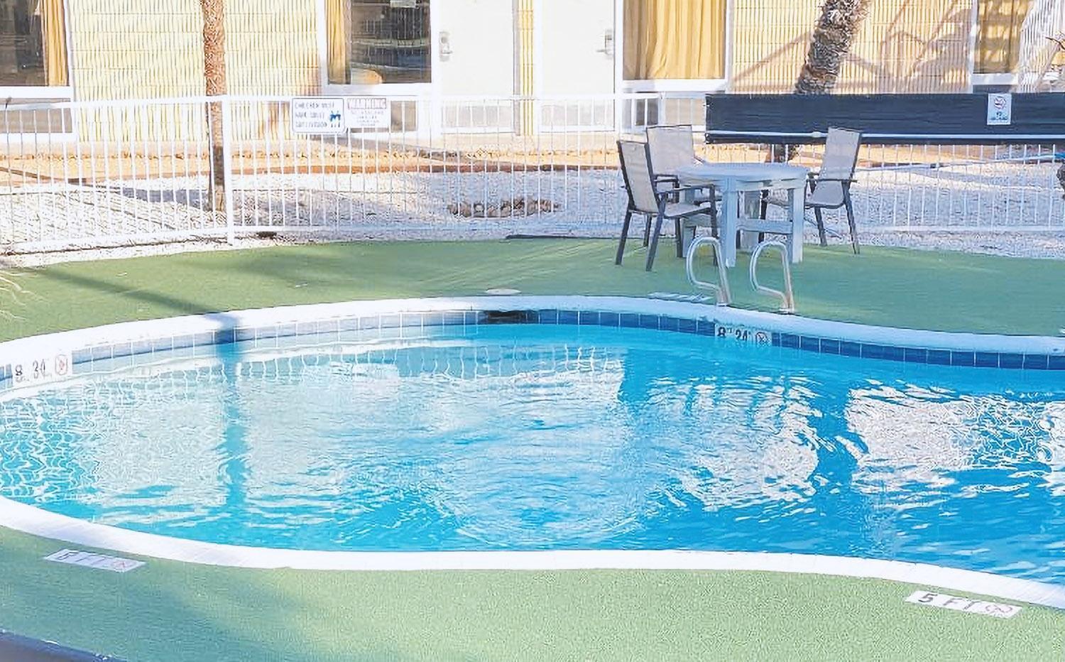Sky Palace Inn & Suites By Jasper Beeville Extérieur photo