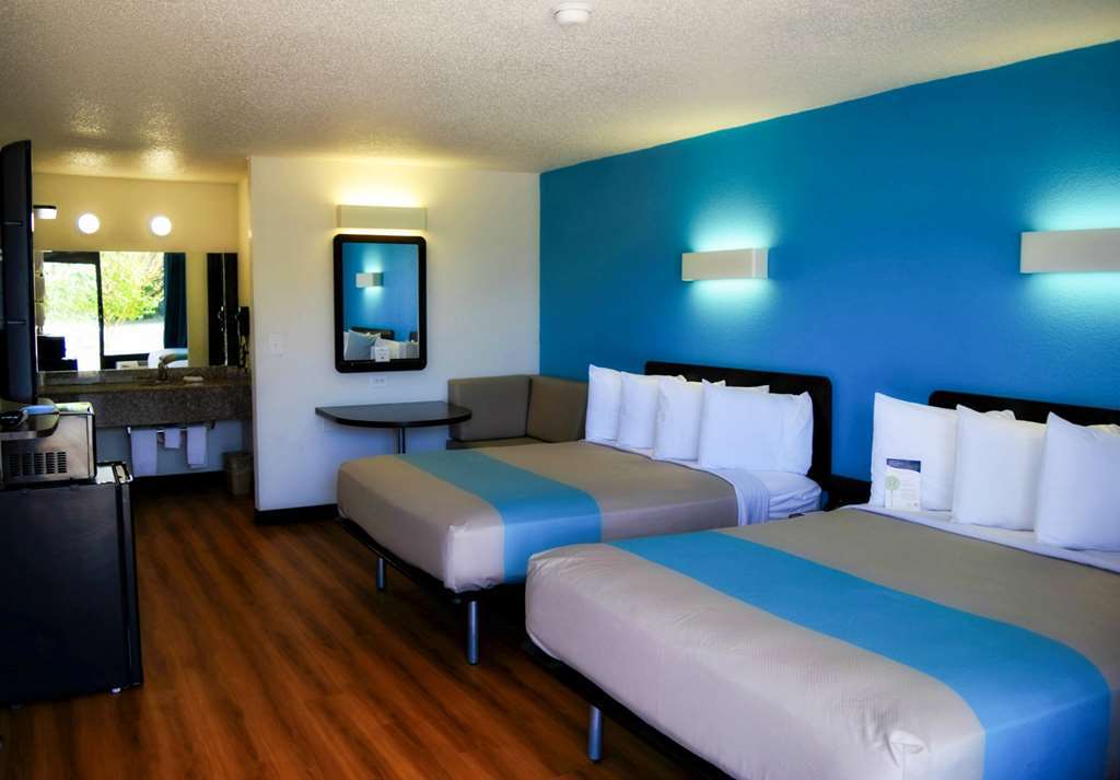 Sky Palace Inn & Suites By Jasper Beeville Chambre photo
