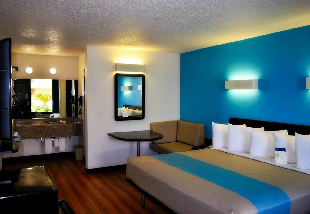 Sky Palace Inn & Suites By Jasper Beeville Chambre photo
